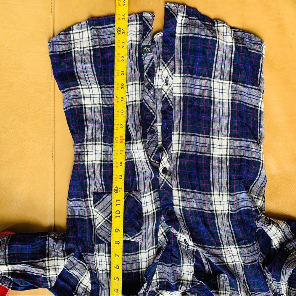 Rails Brand Plaid Button Up Size Medium - image 4